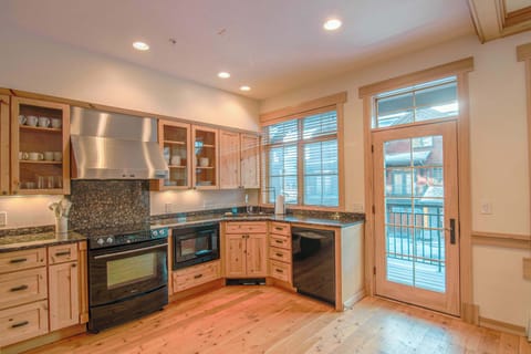 Kitchen: Keurig, cooking utensils, tableware