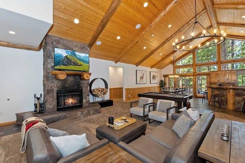Living Room with fireplace