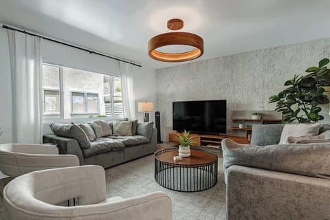 LIVING ROOM TIGHT REVERSE.jpg mls