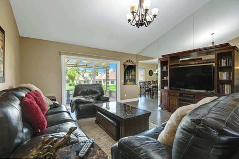 LIVING SPACE REVERSE.jpg mls