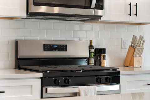 Stylish kitchen for meal prep and dining options