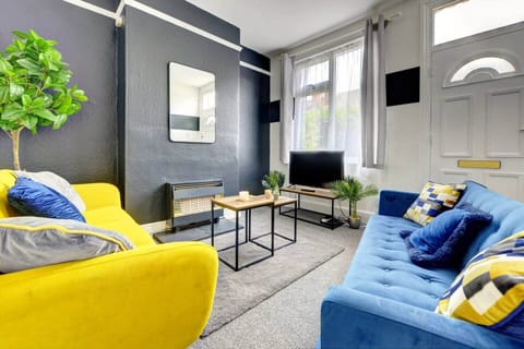 The lounge boasts a stunning and thoughtfully crafted design that seamlessly blends style and comfort. Every element, from the choice of furniture to the colour scheme, exudes a sophisticated ambiance that invites tranquility and serenity.