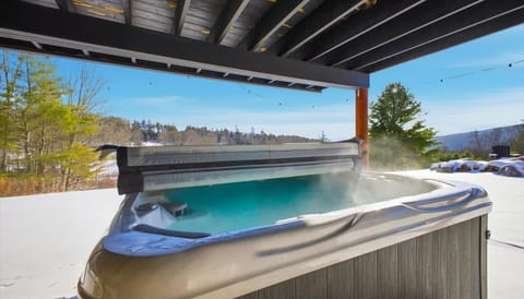 Hot tub time = happy time. Whether it’s laughter with friends or quiet “me time,” this spot delivers.
