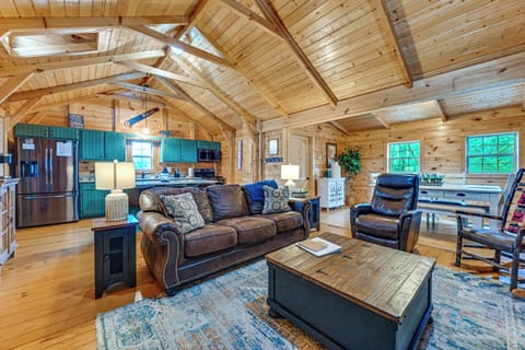 Cub Run Vacation Rental | 2BR | 1BA | 1,200 Sq Ft | 2 Steps to Enter