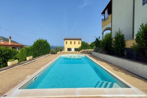 Holiday Home Swimming Pool
