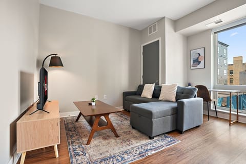 CozySuites in Marquee Studio Queen with pool & gym