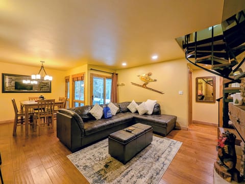 Unwind in your spacious open-plan living area with plush leather seating and charming mountain décor that perfectly captures the alpine spirit.