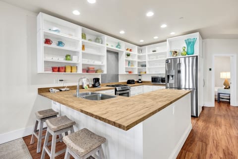 Caribe West B - Open kitchen with spacious counters and modern appliances.