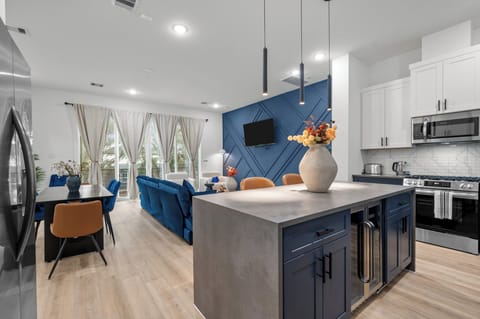 Space 1 – Kitchen (range & microwave)