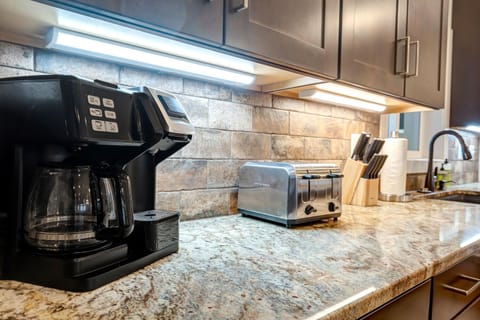 Sleek kitchen, fully equipped for all your meals and gatherings. 