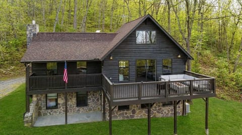 Looking for a spot that’s equal parts cozy, stylish, and fun? Say hello to your happy place! Perfect for families, friends, or anyone who loves a good mix of comfort and adventure, this stay is all about creating stories worth sharing.