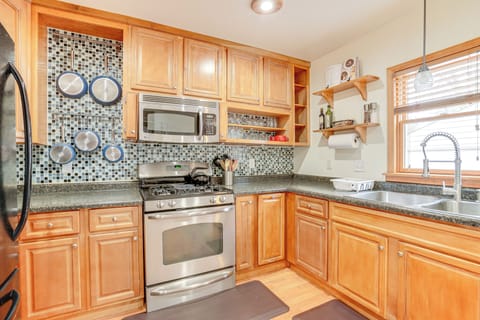 Lots of counter space to spread out!