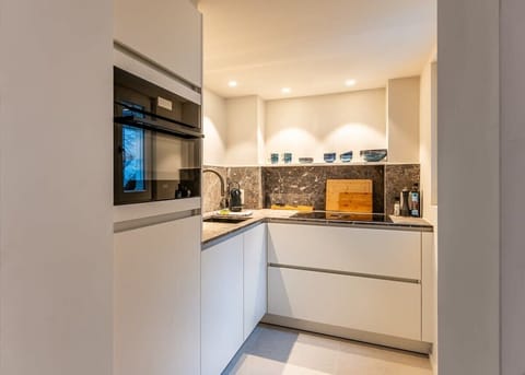 Modern, fully equipped kitchen