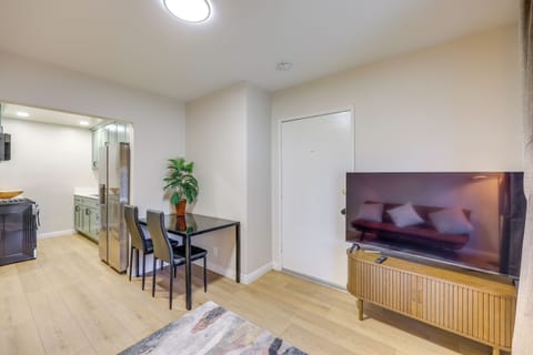 Living Room | Twin Futon | Smart TV | Free WiFi