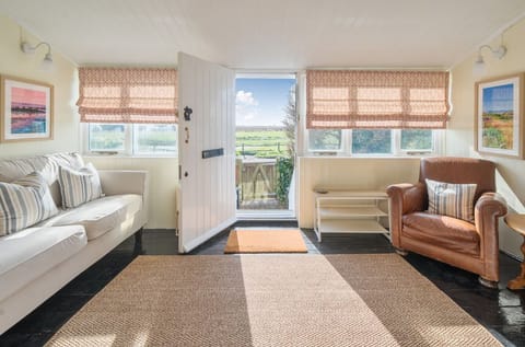 Unique Railway Carriage Home on Selsey Seafront – Sleeps 7, 5 Bedrooms Cottage in Selsey