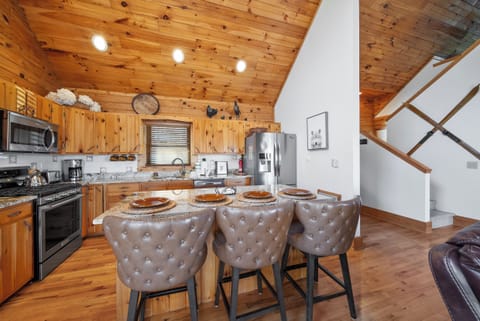 Additional Seating at the Kitchen Island