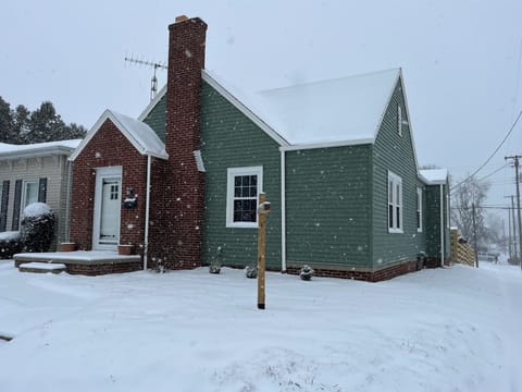 Front Yard - Snowing