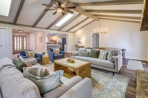 Edgemont Vacation Rental | 4BR | 3BA | Steps Required | 2,200 Sq Ft