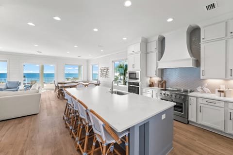 Beautifully decorated with stunning features and stone counters throughout