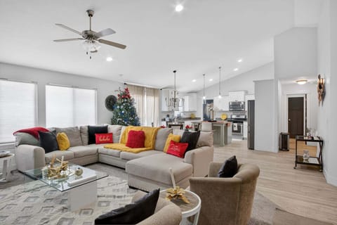 Home Decor, Furniture, Table, Architecture, Building