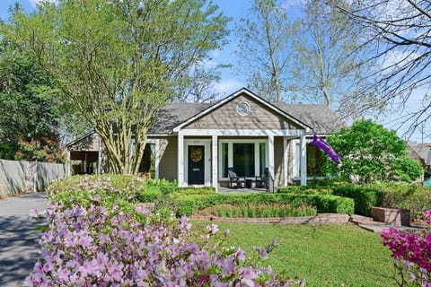 225 Amherst is a 4000 sq foot property located 1 block from the South Gates of LSU's Campus