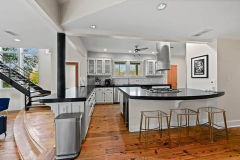 Chefs Kitchen Seating for 12