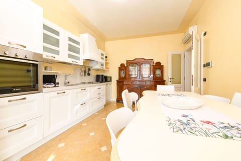 Spacious and bright kitchen of Villa Bugatti, equipped with modern appliances and an elegant dining area. Perfect for exclusive stays on Lake Garda.