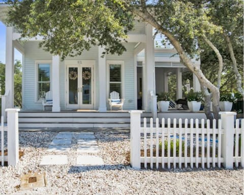 Welcome to Sandy Toes on Parks Edge!