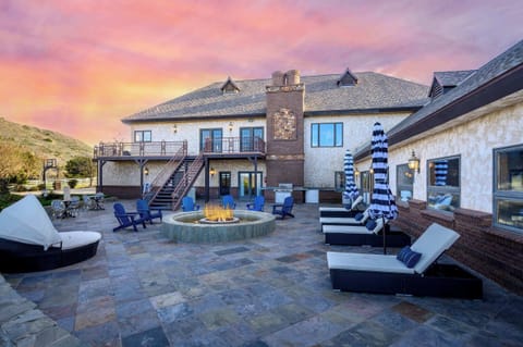 Where stories get warmer, s’mores get messier, and memories glow brighter. Pull up a chair, grab a blanket, and let the fire pit work its magic.