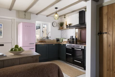 The Old Forge Kitchen- StayCotswold