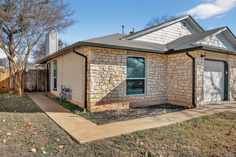 Outdoors, Shelter, Path, Grass, City