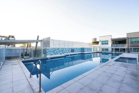 Make a splash in the residents’ pool on the rooftop, while taking in views over the hinterlands.
