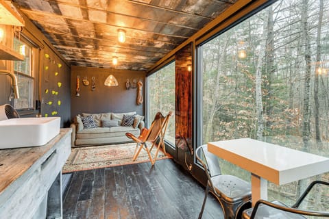Campton Vacation Rental | 1BR | 1BA | 1,000 Sq Ft | Stairs Required