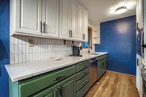 Fuel up for a day of adventure or wind down with a late-night snack. This kitchen has everything you need and more.