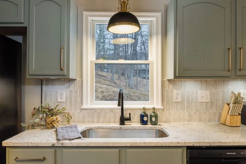 Fully stocked kitchen for all of your cooking needs