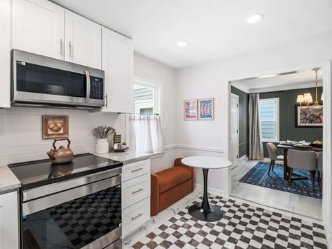 Clean, bright kitchen w/ white cabinetry, granite counters & an easy layout for cooking together 🍳✨🤍