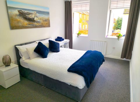 Bright double room with plush bedding, desk & two sunny windows