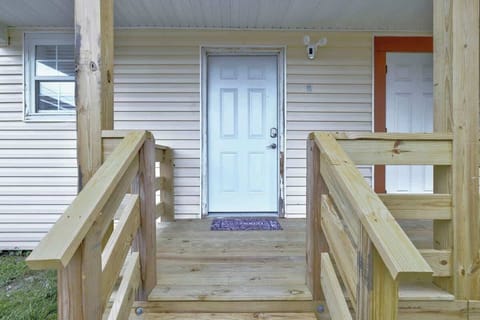 Welcome home! Easy access through the front entry with a small porch for that perfect first impression.