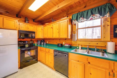 Kitchen | Toaster | Drip & Keurig Coffee Makers | 1st Floor