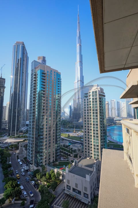 Full Burj Khalifa view