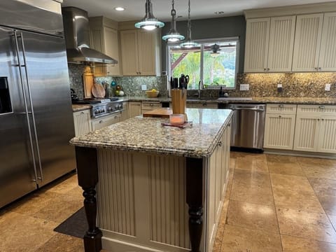 Fully-equipped kitchen