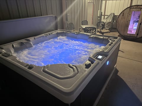 Indoor spa tub
