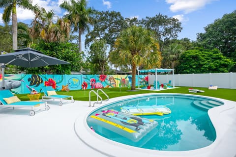 Step into a classic 1950s retro kidney-bean pool. With depths from 3' to 6'.