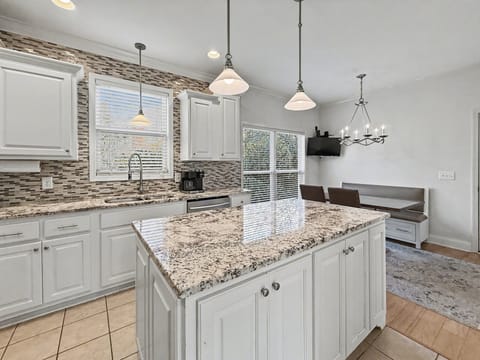 Great kitchen, fully outfitted for cooking, breakfast nook with tv for morning coffee