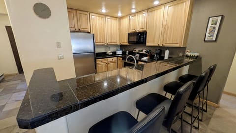 Beaver Creek West Condo M-1 Kitchen with breakfast bar