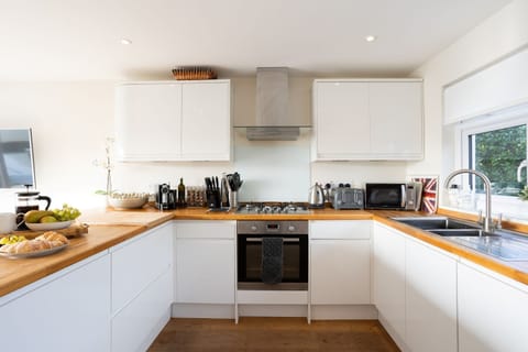 Highfields Kitchen Alt View