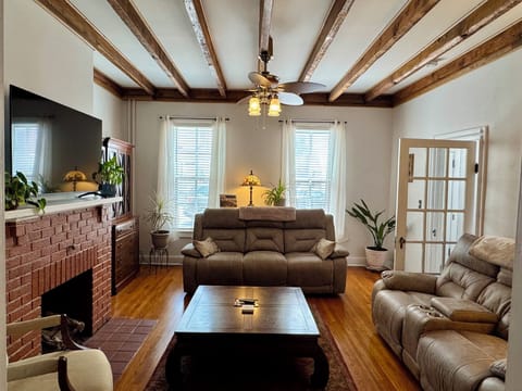 Cozy living room with leather recliner sofas, smart tv and board games!