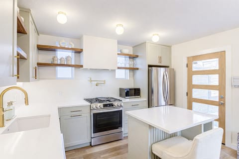 Your Fully Equipped Kitchen Area! 