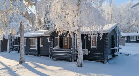 Fully renovated from floor to ceiling in 2025, this semi-detached cottage is ideal for both short and long stays. Located in the beautiful and peaceful Riihivuori nature area, the cottage is surrounded by forest and tranquility
