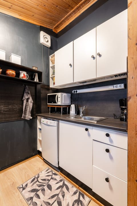 The modern kitchen is fully equipped with all essential appliances and cookware, making it easy to prepare anything from quick breakfasts to full meals.